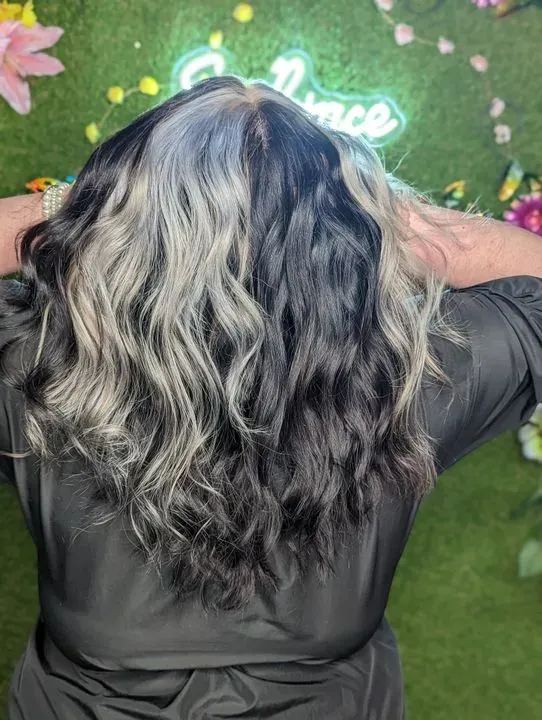 https://cdn.salonspotlight.com/photos/ybAX12QwXbapjyKNHNCa/be0bee59-1b0d-45fb-9637-d4097d5b3ae9_720x720