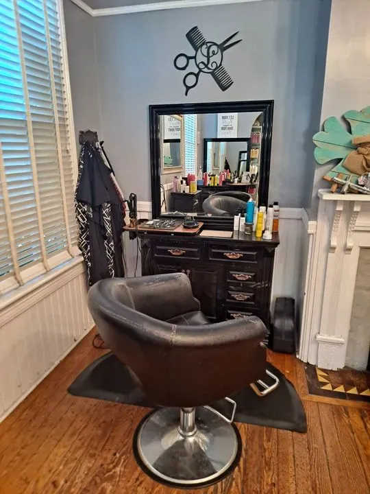 https://cdn.salonspotlight.com/photos/ybaTGAniIHjdVQx0Bqx6/68fe210b-c20e-4724-80ad-1c25db847f30_720x720