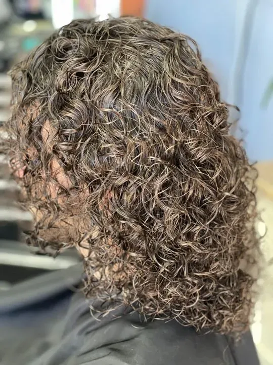 https://cdn.salonspotlight.com/photos/yc2wsZk16f9Bc2RWzLPe/af03bb76-352b-4559-a447-1440c7a39b0d_720x720