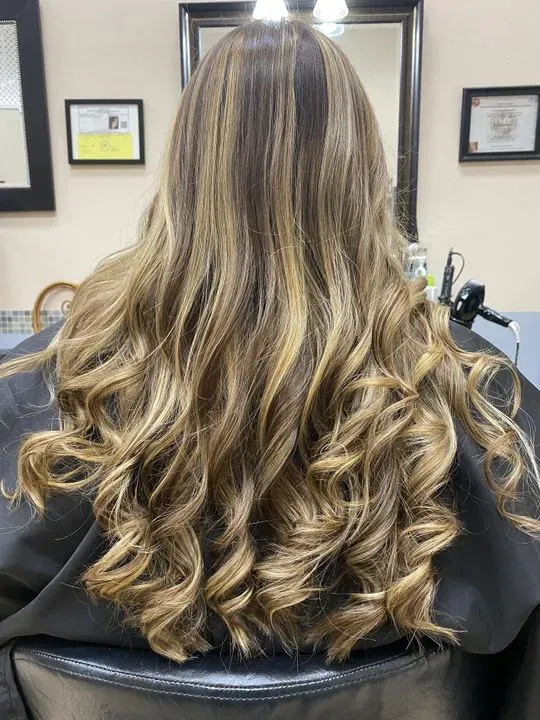 https://cdn.salonspotlight.com/photos/ycWaM15xrWUBpmXX6C9Q/685aafce-40f4-486b-a2fe-7c525778af1d_720x720