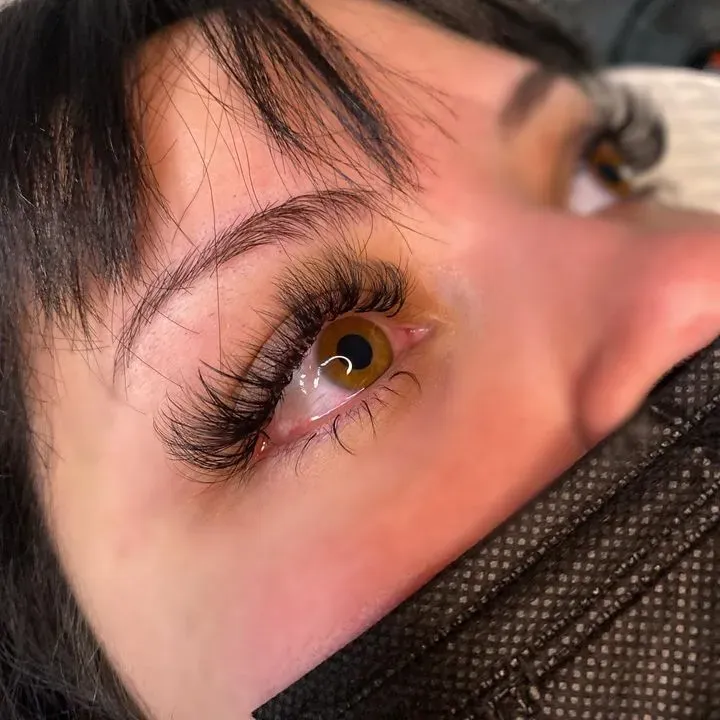 https://cdn.salonspotlight.com/photos/ydWTz7tgij5oCzaS7CQ3/3083a807-859e-4dd0-acdd-21c213571e1f_720x720