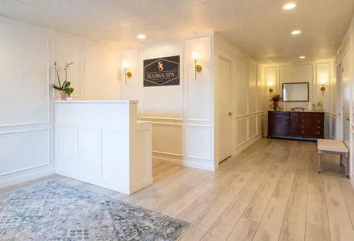 https://cdn.salonspotlight.com/photos/ydsMYoMYcjipiHbkg360/73cfc436-a600-4266-bc77-c253f11e8f51_720x720