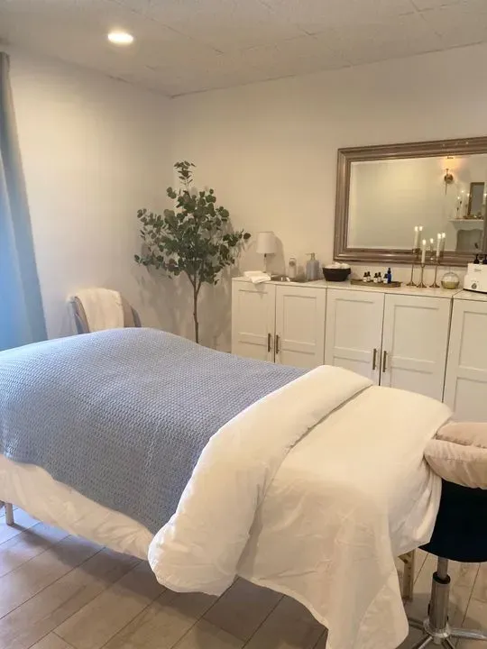 https://cdn.salonspotlight.com/photos/ydsMYoMYcjipiHbkg360/a205d92d-c40d-40d9-b35f-db71f9d81cf4_720x720
