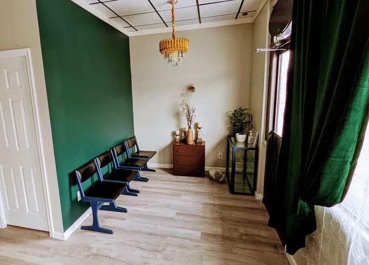 https://cdn.salonspotlight.com/photos/yf5rvvHPtP6jHFIqnIBh/0c0a0451-e292-4636-8a8a-9ca9af32becf_720x720