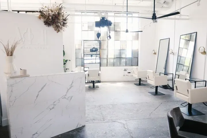 https://cdn.salonspotlight.com/photos/yfhjUB4eHG5JOlOSwM4i/87e627a6-7ece-4084-958f-f6d28a8f0401_720x720