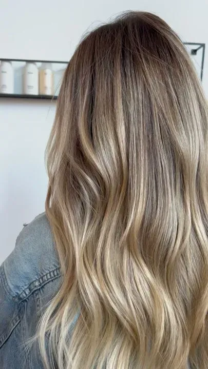 https://cdn.salonspotlight.com/photos/yfhjUB4eHG5JOlOSwM4i/ee723195-7b21-40a4-bfb1-e6ef26c86481_720x720