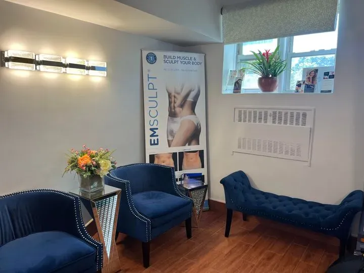 https://cdn.salonspotlight.com/photos/yg7rMSs5bgNy4lM44tUa/d43ceaec-edc0-483d-8150-ebae4dfa7bda_720x720