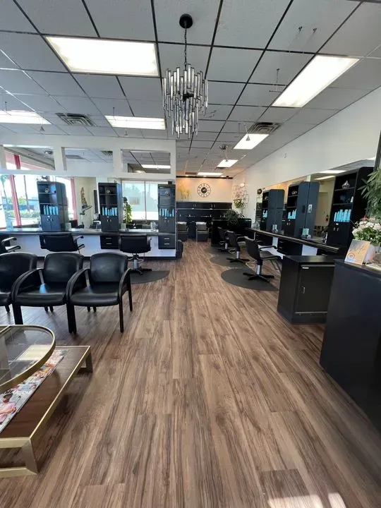 https://cdn.salonspotlight.com/photos/yi6DFTrrsYDVra7dximQ/041fca55-fc24-438e-b586-8cdd606dc8d2_720x720