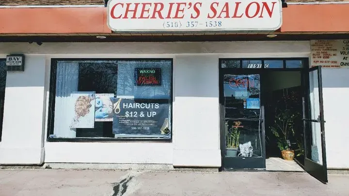 https://cdn.salonspotlight.com/photos/yiCOCsBf6iP2n7XNxH4l/45129de7-7a4b-4111-9dd2-b90d7981a633_720x720