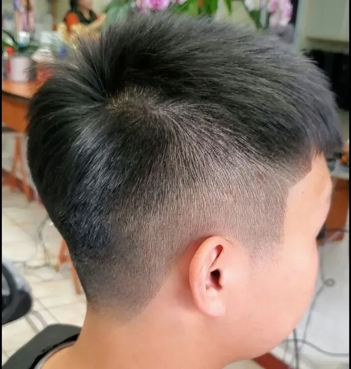 https://cdn.salonspotlight.com/photos/yiCOCsBf6iP2n7XNxH4l/7c7c593b-3daf-4b56-88bc-94038f324ab7_720x720