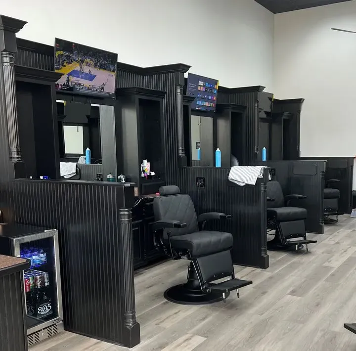 https://cdn.salonspotlight.com/photos/yiU4hJaeYtanCxOOdQa8/45b40147-de2b-4cf6-afb4-94c66f6b7194_720x720