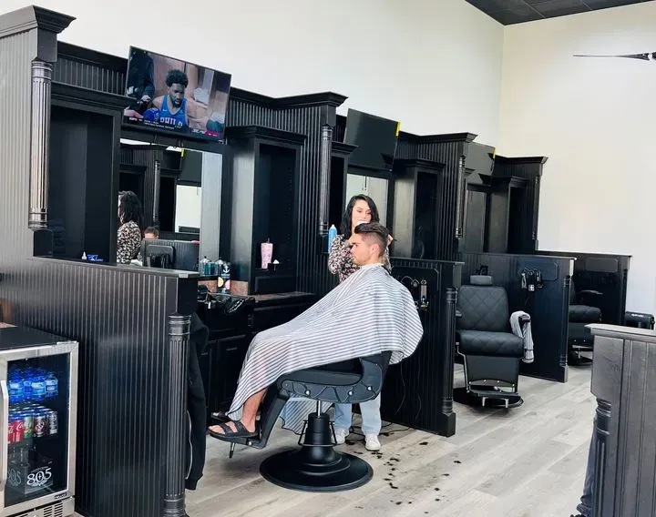 https://cdn.salonspotlight.com/photos/yiU4hJaeYtanCxOOdQa8/7da89c4c-cabd-4fb2-83e9-790a16a4c8f8_720x720