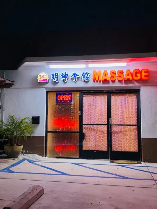 https://cdn.salonspotlight.com/photos/yjC7pqS4lFcoJzIOZmWx/f7f1cecc-72eb-43cb-8784-96aaa3d53ecb_720x720