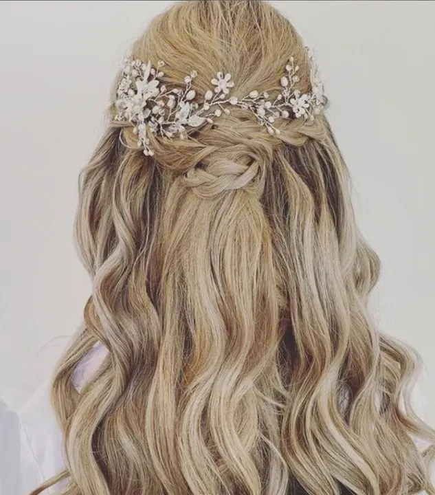 https://cdn.salonspotlight.com/photos/yjiQ10V5eDqXvkRm900L/0747bf09-b63c-413c-9040-1f0890701685_720x720