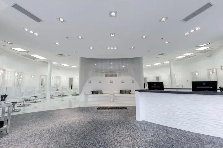 https://cdn.salonspotlight.com/photos/yjiQ10V5eDqXvkRm900L/fd8b1f08-7614-454a-9d0e-88d85f313426_720x720