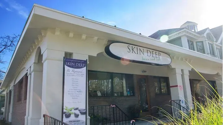 https://cdn.salonspotlight.com/photos/ykw3hfXlOjblJgSsztut/46b96ddc-1935-40d7-b8d8-c1c1787f73bb_720x720