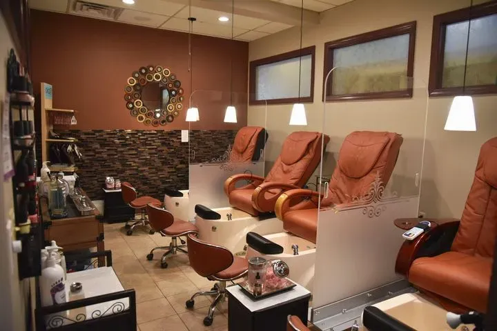 https://cdn.salonspotlight.com/photos/ykw3hfXlOjblJgSsztut/6dc19f31-bfab-4c92-a2c3-59b61bbe8f39_720x720