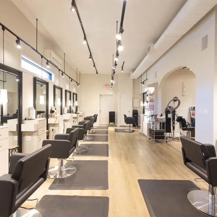 https://cdn.salonspotlight.com/photos/ykw3hfXlOjblJgSsztut/84acf41f-40e9-4d78-8d6d-ddec8719db90_720x720