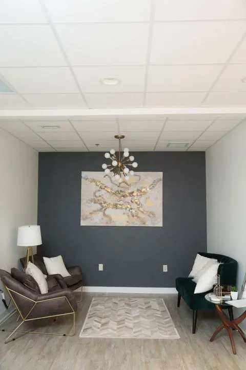 https://cdn.salonspotlight.com/photos/yl3r0ZmezbInfiH3PPta/469fffc7-15d4-4149-9993-ac274927010b_720x720