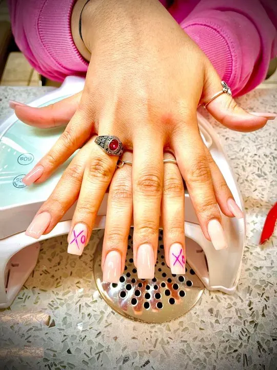 https://cdn.salonspotlight.com/photos/yl6zkAAPgdstzOGzPQDm/a2274f84-9202-4110-a228-b44f7eae9856_720x720