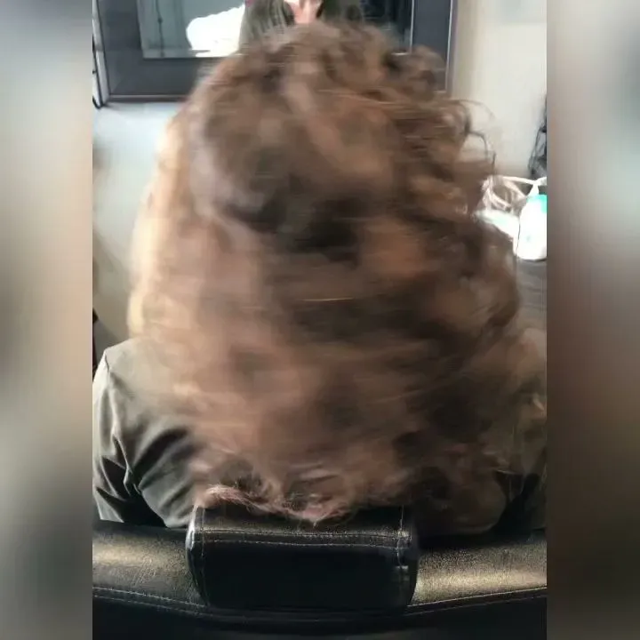 https://cdn.salonspotlight.com/photos/ylFP8FN8OT0pnWr2UFX7/78b25f1a-b79f-4cd6-929d-739a8908bf35_720x720