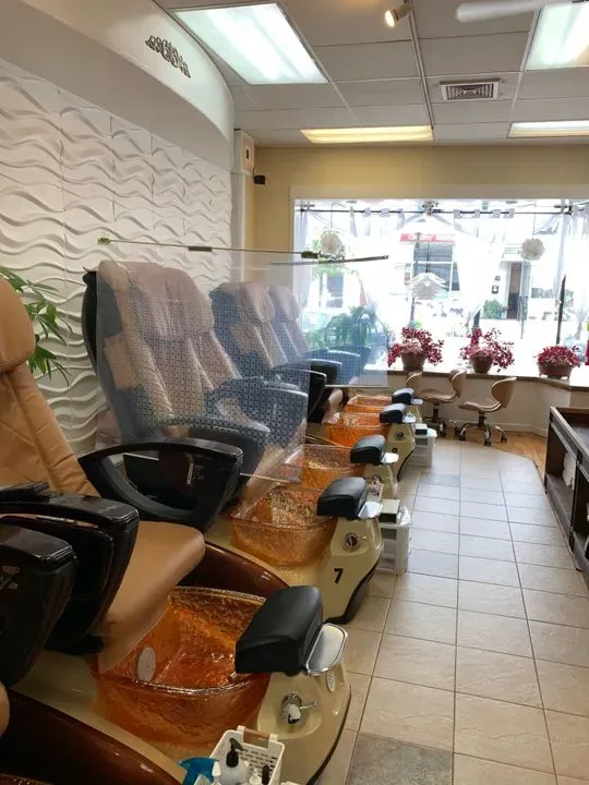 https://cdn.salonspotlight.com/photos/ymeSaXI6FL2FyD7KgNbV/2248e120-8876-40c3-8072-996838d7ef0f_720x720