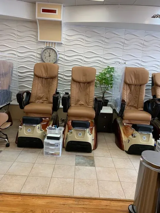 https://cdn.salonspotlight.com/photos/ymeSaXI6FL2FyD7KgNbV/c751a6ad-3469-49ae-b7f9-128fccfd5b7f_720x720