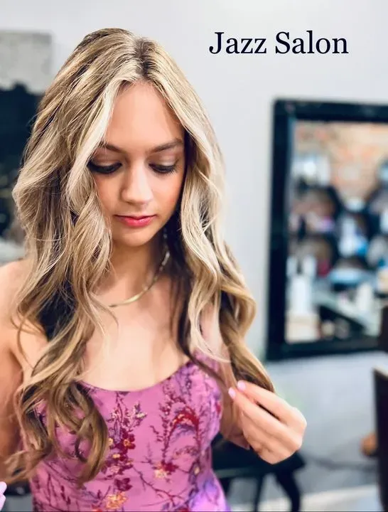 https://cdn.salonspotlight.com/photos/ynI7oxEdaozDURF8RrGI/a4238c77-6f9e-4b72-8bd6-b5c38e61787d_720x720
