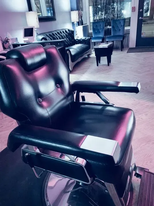 https://cdn.salonspotlight.com/photos/ynI7oxEdaozDURF8RrGI/c1a617db-0512-4595-8ab7-5f958e09e087_720x720