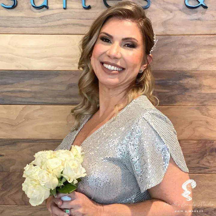 https://cdn.salonspotlight.com/photos/ynjdGegIPXJkbItyeqr1/fc2247d8-5405-4758-960d-4a77560cc506_720x720