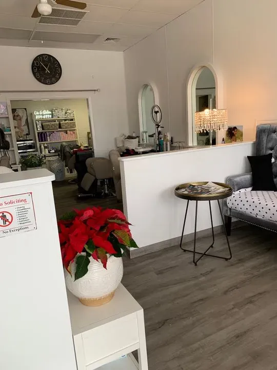 https://cdn.salonspotlight.com/photos/ypQyVDgaBUwqQCGxk9c6/4c31aaf5-38ca-4f82-ad29-1b2fd37fa3f0_720x720