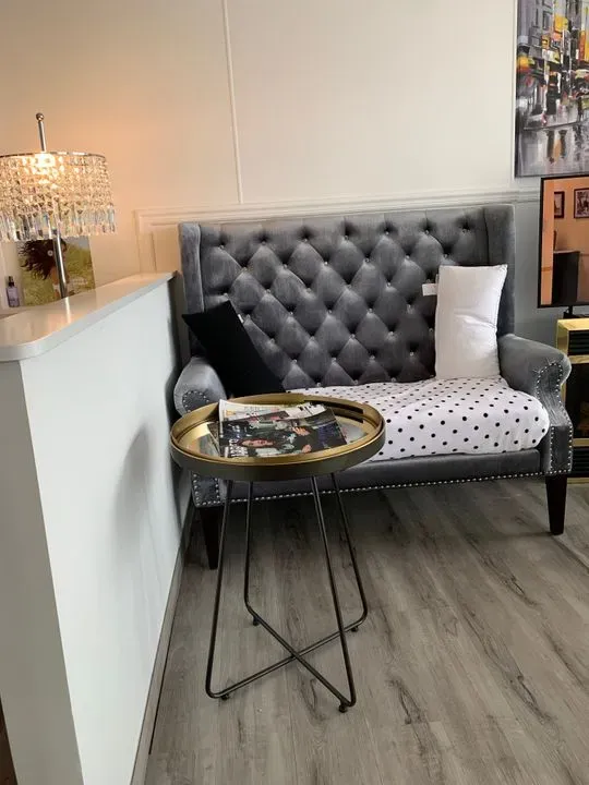 https://cdn.salonspotlight.com/photos/ypQyVDgaBUwqQCGxk9c6/a32e7a2c-848f-4f36-9ce6-57e8f44f1920_720x720