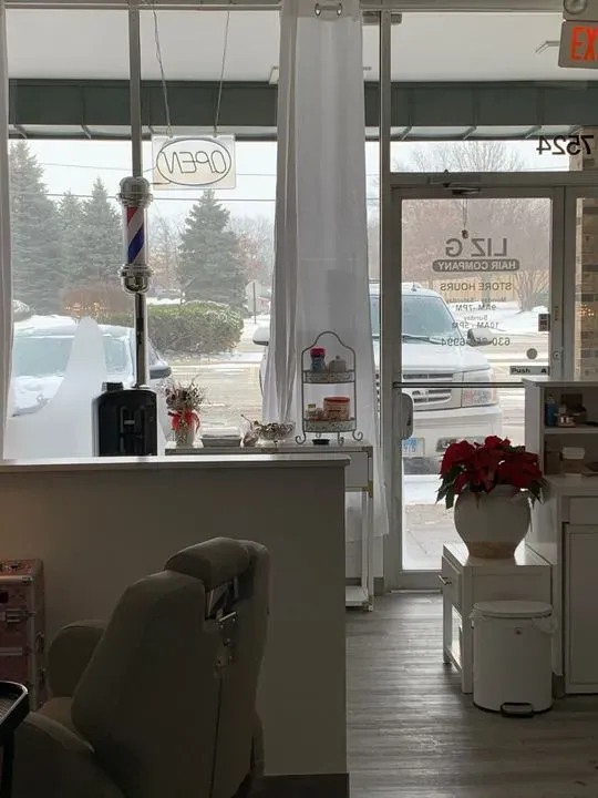 https://cdn.salonspotlight.com/photos/ypQyVDgaBUwqQCGxk9c6/d80738db-ed09-4739-89c7-0137ff6ec30c_720x720