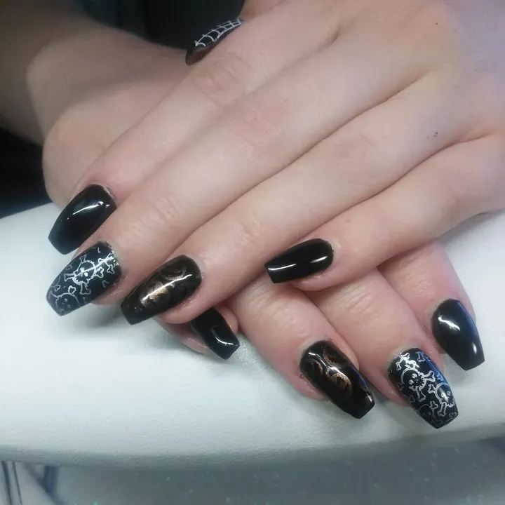 https://cdn.salonspotlight.com/photos/ypTbxOE83MWHYNH32hU9/1207c125-9c0c-4d69-9788-25d88eec2329_720x720