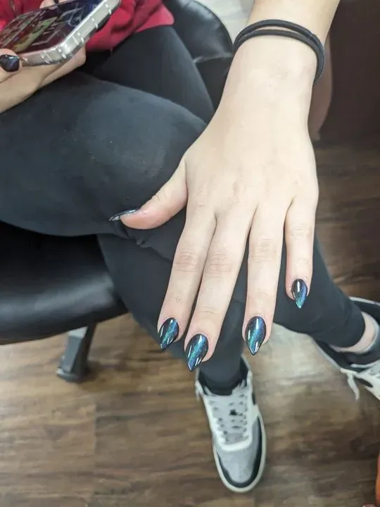 https://cdn.salonspotlight.com/photos/yqOzNHGlwaqhOgkkFQAg/0264bb44-cd73-4716-bf33-c78d6dcb0ada_720x720