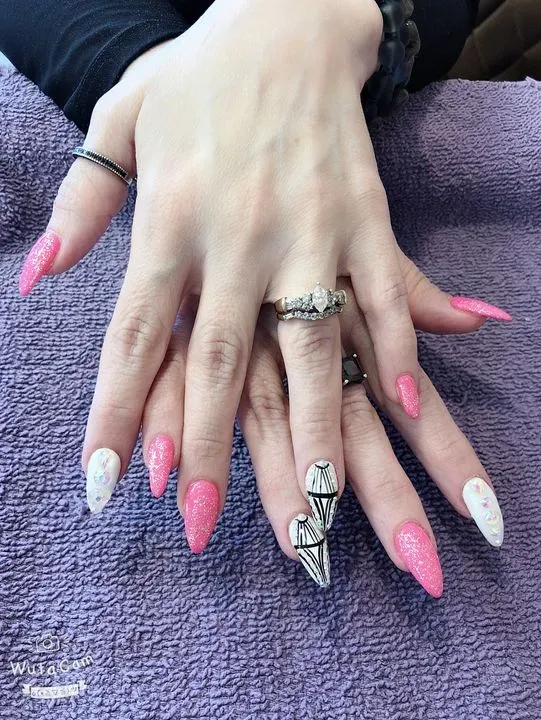 https://cdn.salonspotlight.com/photos/yrf14QBJJzt7PbnKoXaN/15484510-1e4d-4392-bead-eea219982119_720x720