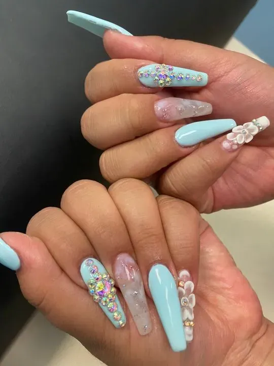https://cdn.salonspotlight.com/photos/yrf14QBJJzt7PbnKoXaN/f4c788ba-cb43-4f68-b18c-78352ffac215_720x720