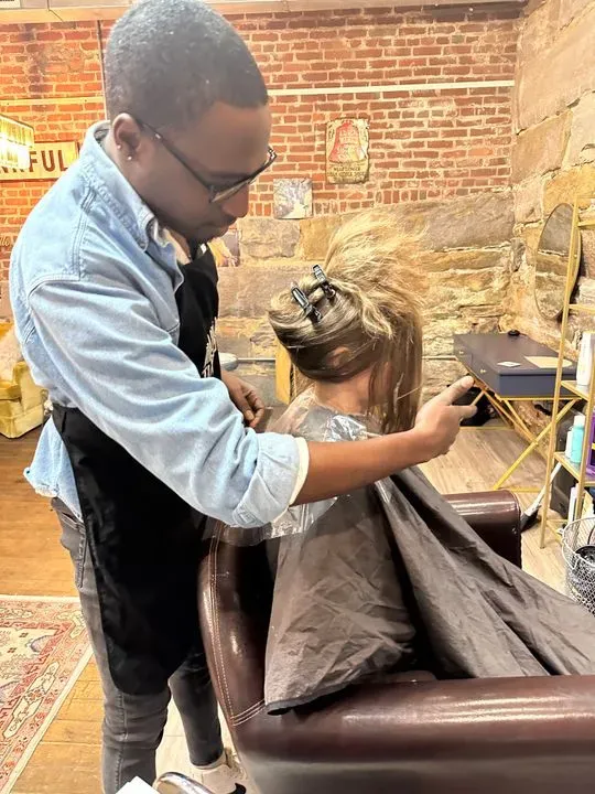 https://cdn.salonspotlight.com/photos/yt2C7OOR0QkE4PQ0OrwY/39cf7a2a-d0fa-4c12-a9df-96597bd47baa_720x720