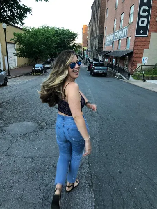 https://cdn.salonspotlight.com/photos/yt2C7OOR0QkE4PQ0OrwY/e228f7ce-c839-46e1-b415-d480c5399c45_720x720