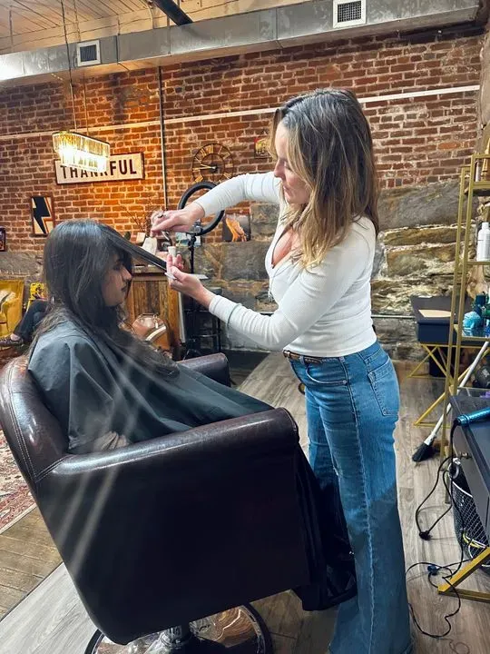 https://cdn.salonspotlight.com/photos/yt2C7OOR0QkE4PQ0OrwY/e7de1035-bcc0-44ae-ae5a-443322254576_720x720