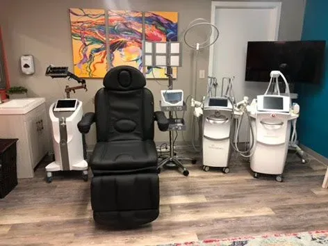 https://cdn.salonspotlight.com/photos/yvOnEggD7N6HOToYAA0V/588ad0e4-deb2-4f0d-a151-78350285e102_720x720