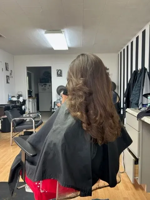 https://cdn.salonspotlight.com/photos/yvlBtCpSa17X94fAD16K/740c8ebf-9fe7-47c1-a03b-45f341da90c1_720x720