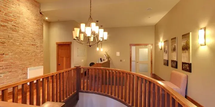 https://cdn.salonspotlight.com/photos/ywbQE7MSdjyIjUbClBdL/64630c02-8fa8-4977-8eed-7bf3edae28b7_720x720