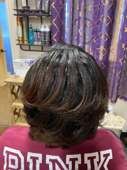 https://cdn.salonspotlight.com/photos/ywr0LP7JRWeyvwMSQXAW/9f01f173-52e9-4da2-b111-5da43f89222d_720x720
