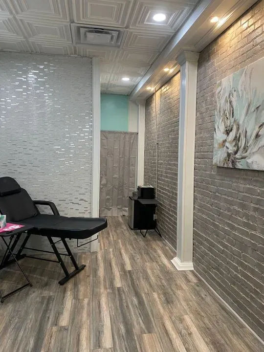 https://cdn.salonspotlight.com/photos/yxcjMWjBIN5Szmrl4Pdg/95e8338a-2d2b-488f-bc03-b00370658965_720x720