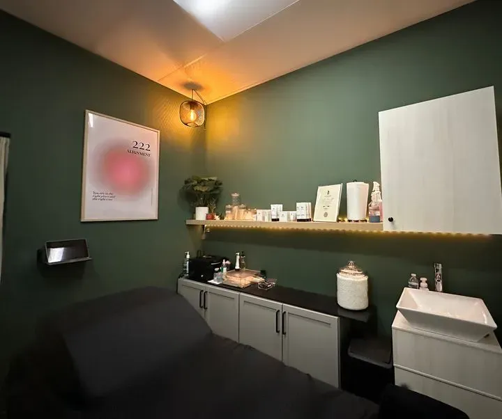 https://cdn.salonspotlight.com/photos/yyeAZqxXGeB3SMnARcX2/28c23e23-a9fa-4c5b-94d7-13b0cf2bab86_720x720