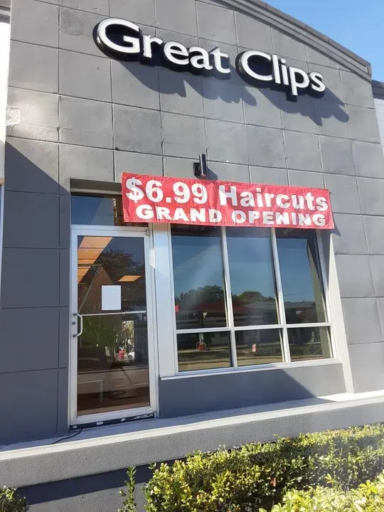 https://cdn.salonspotlight.com/photos/yz772x1uGaoHFzEH0AKh/b05f18cb-ea66-4ff6-8bd8-62d92732362a_720x720