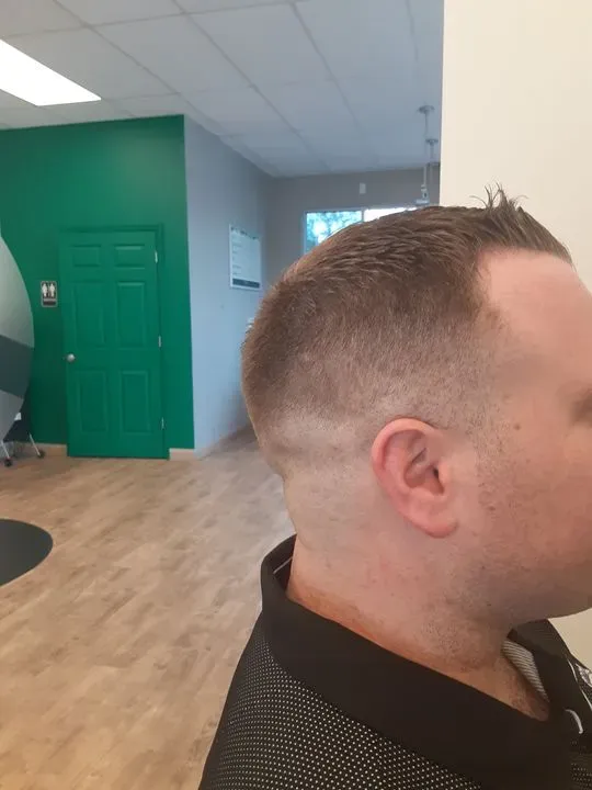 https://cdn.salonspotlight.com/photos/yz772x1uGaoHFzEH0AKh/ff28001d-7c80-4088-bcc0-674330d8a7e1_720x720