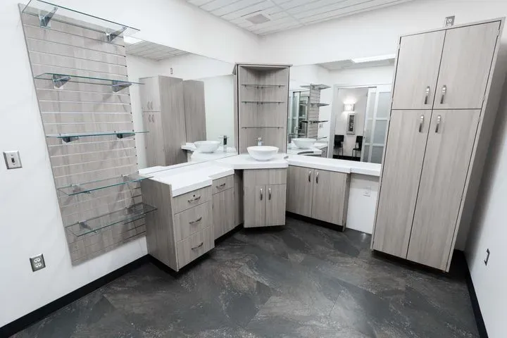 https://cdn.salonspotlight.com/photos/yzONUyhYxRwx3zkFPyUd/53b60ce0-23d4-4967-9652-a9096a656927_720x720