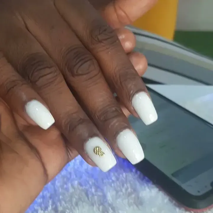 https://cdn.salonspotlight.com/photos/z1fZoKkD64O1zKZkqAJK/bd439b71-9e5d-422f-ac2c-23b1e1ec1f0e_720x720